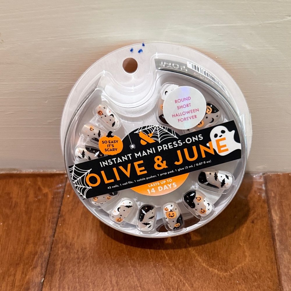 NWT Olive & June Halloween Press-On Nails